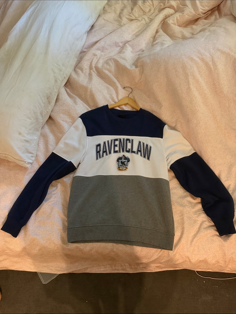 Ravenclaw colorblock crew neck sweatshirt - Picture 2 of 6